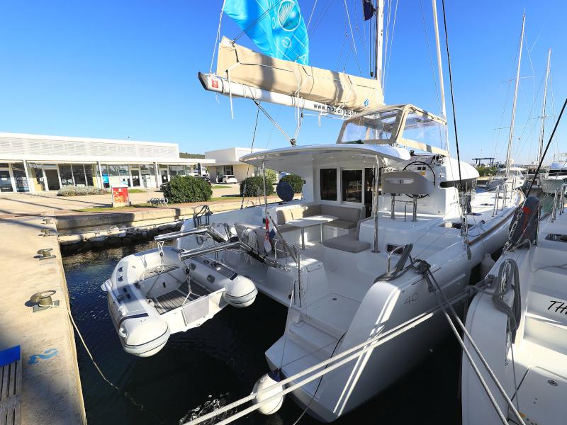 Book yachts online - catamaran - Lagoon 40 - GIMME KISS - rent