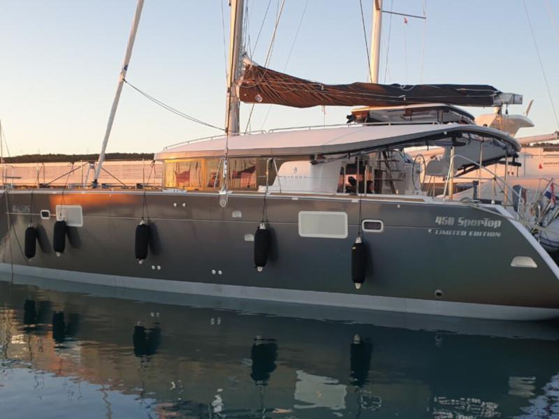 Book yachts online - catamaran - Lagoon 450 - OASIS Air Condition in salon Generator Watermaker - rent