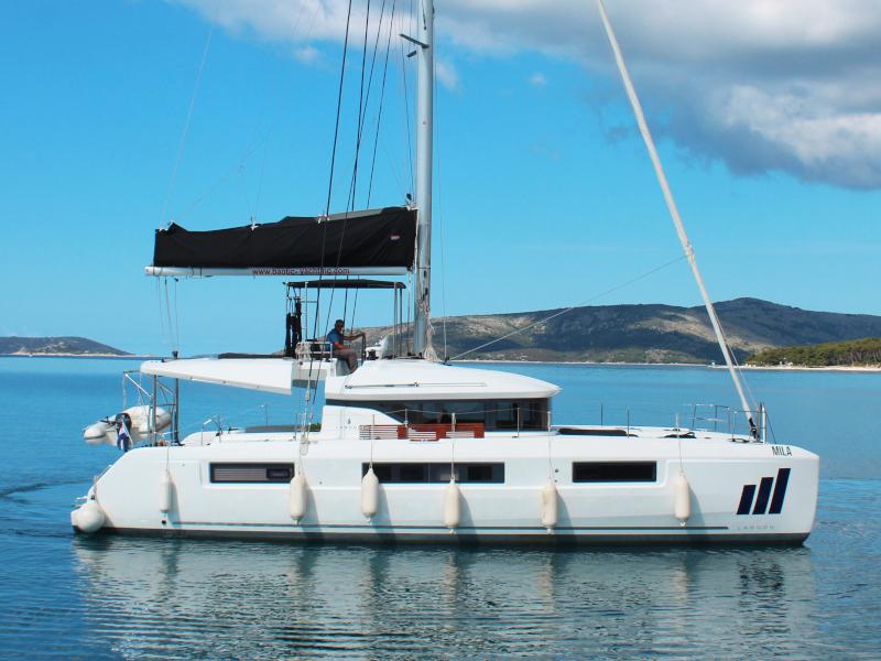 Book yachts online - catamaran - Lagoon 50 Fly - MILA (AC in Salon and cabin + generator) - rent