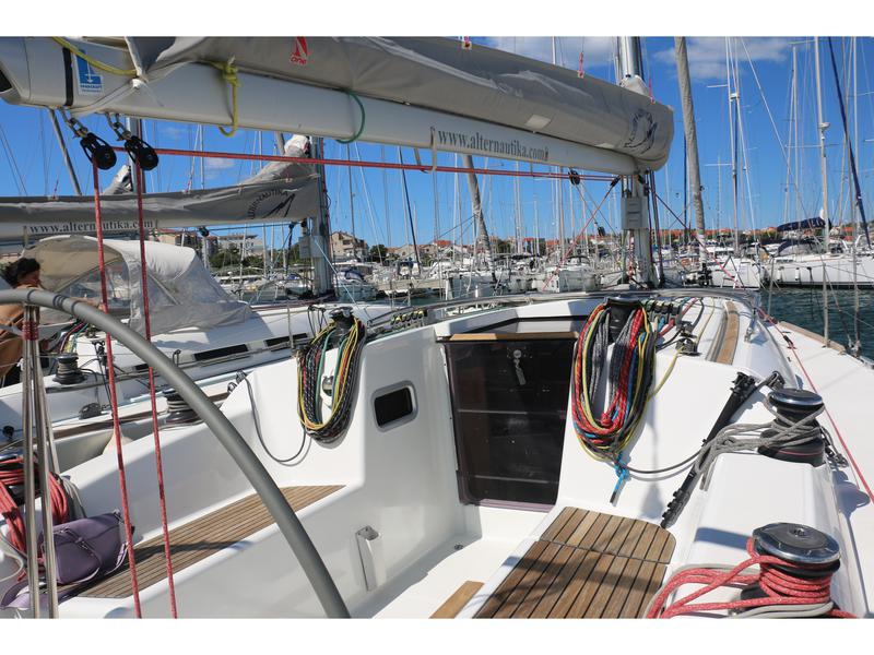 Book yachts online - sailboat - First 35 - Libra - rent