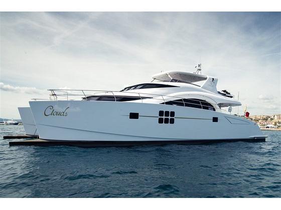 Book yachts online - powercatamaran - Sunreef 70 Power - CLOUDS - rent