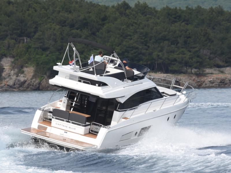 Book yachts online - motorboat - Bavaria Virtess 420 Fly - CAPTAIN BLUE - rent