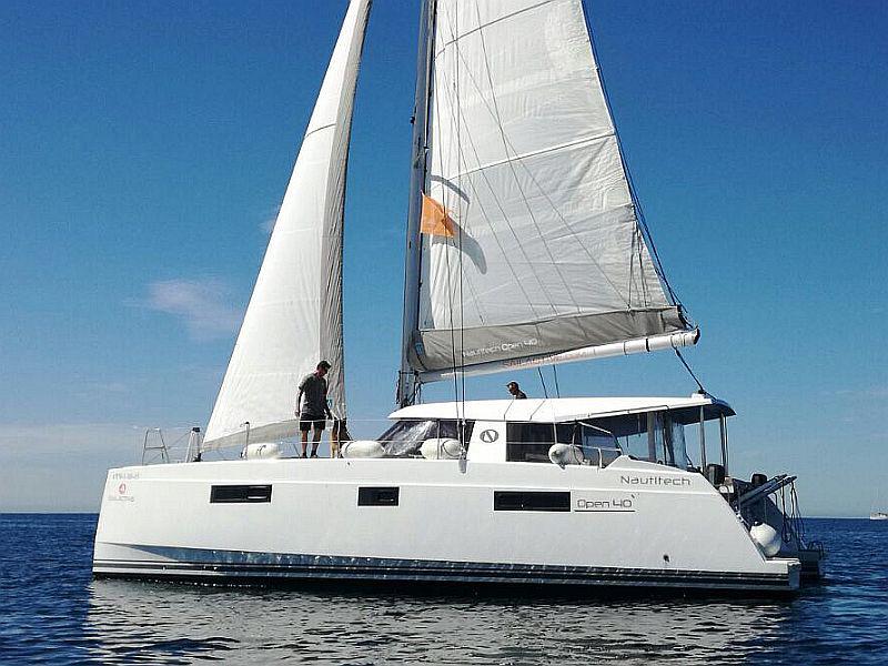 Book yachts online - catamaran - Nautitech Open 40 - Amara - rent