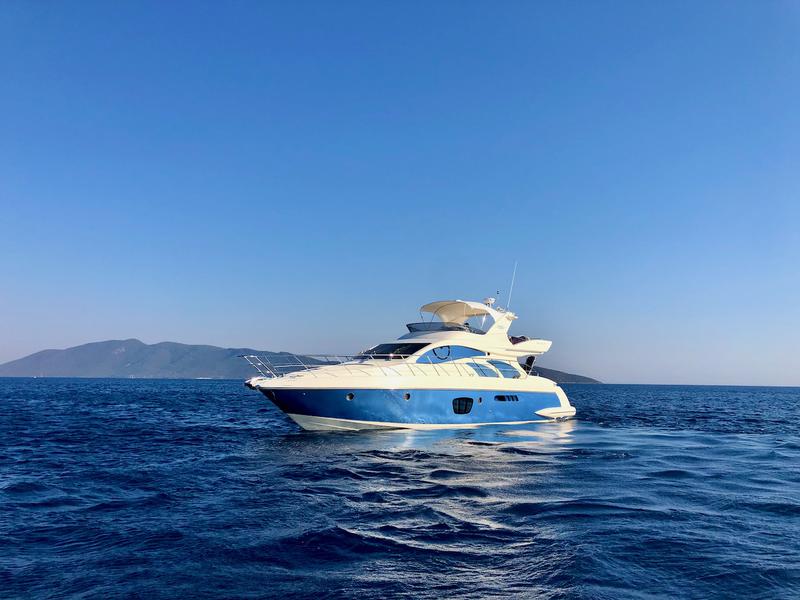 Book yachts online - motorboat - Azimut 55 - Cosmos - rent