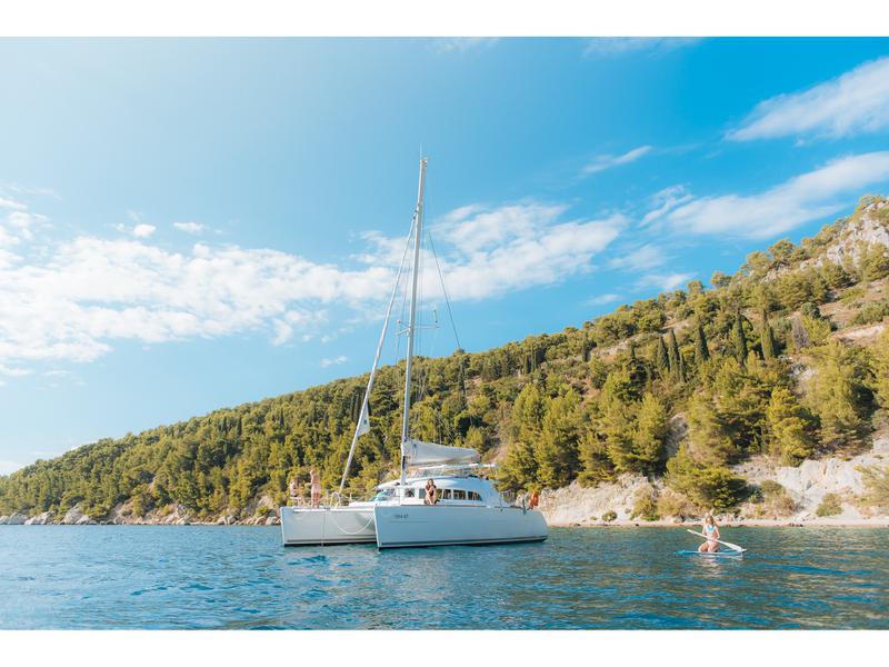Book yachts online - catamaran - Lagoon 380 (2015) - MINI - rent