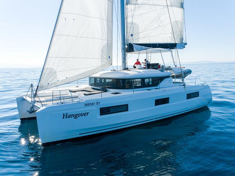 Book yachts online - catamaran - Lagoon 46 (2020) equipped with generator, A/C (saloon+cabins), ice maker, microwave oven, dishwasher - HANGOVER - rent