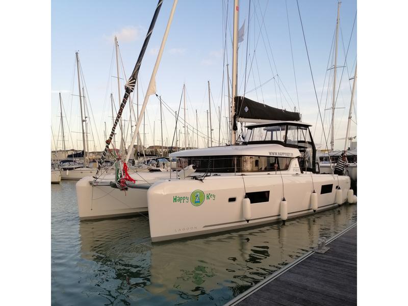 Book yachts online - catamaran - Lagoon 42 (2020) equipped with generator, A/C (saloon+cabins),water maker, microwave oven with grill - HAPPY KEY - rent