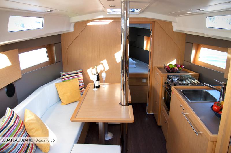 Book yachts online - sailboat - Oceanis 35 - Black Opium - rent