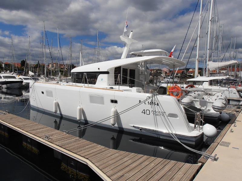 Book yachts online - motorboat - Lagoon 40 MY - Crazy Cat - rent