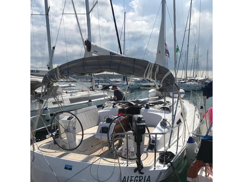 Book yachts online - sailboat - Bavaria Cruiser 37 - ALEGRIA - rent