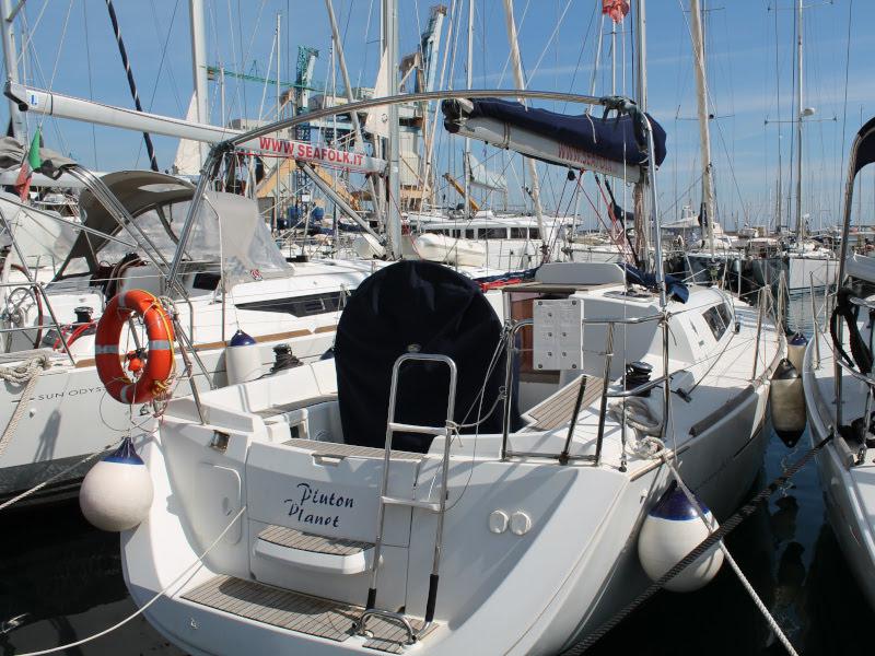 Book yachts online - sailboat - Sun Odyssey 33 - Pluton Planet - rent