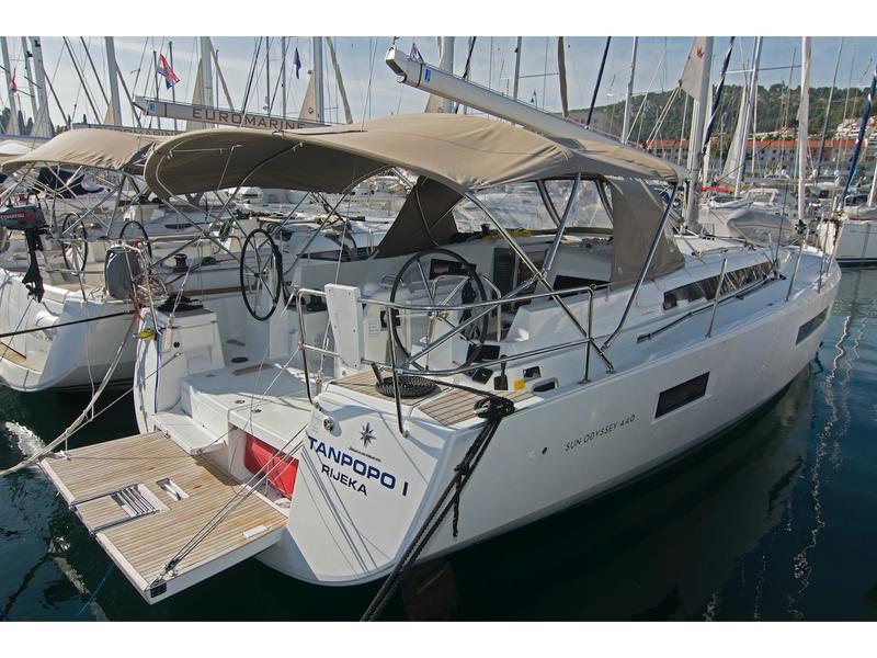 Book yachts online - sailboat - Sun Odyssey 440 - Tanpopo - rent
