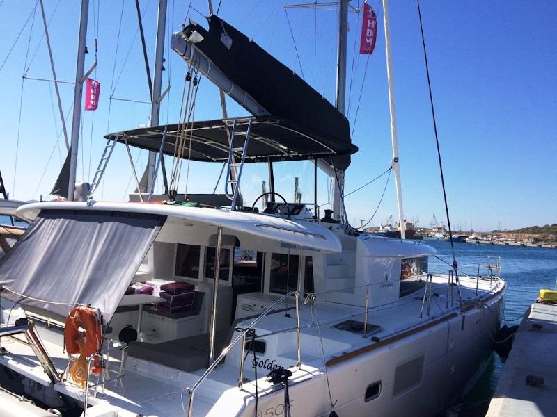 Book yachts online - catamaran - Lagoon 450  Flybridge - Golden Dream - rent