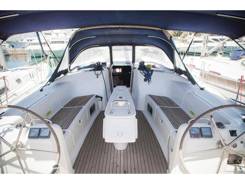 Book yachts online - sailboat - Cyclades 50.5 - Penny, Generator + A/C + Heating, REFIT 2021 - rent