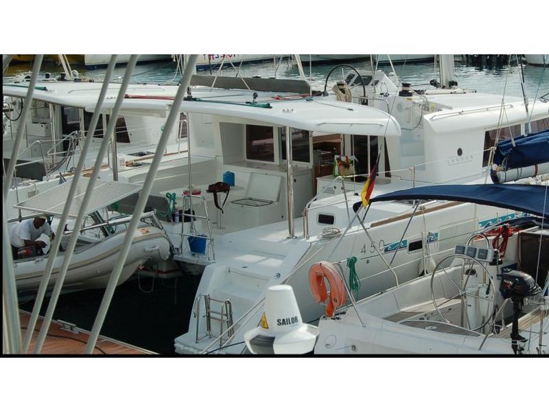 Book yachts online - catamaran - Lagoon 450 - Oups - rent