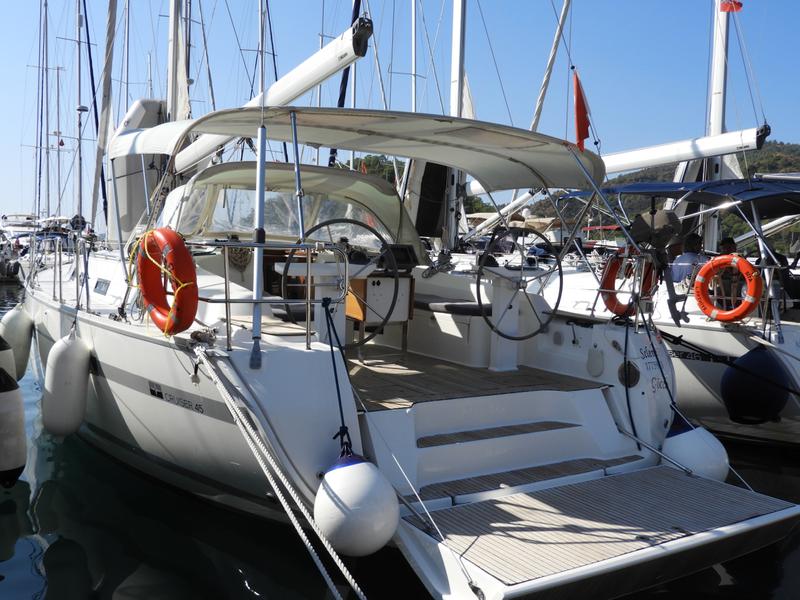 Book yachts online - sailboat - Bavaria Cruiser 45 - Selene - rent
