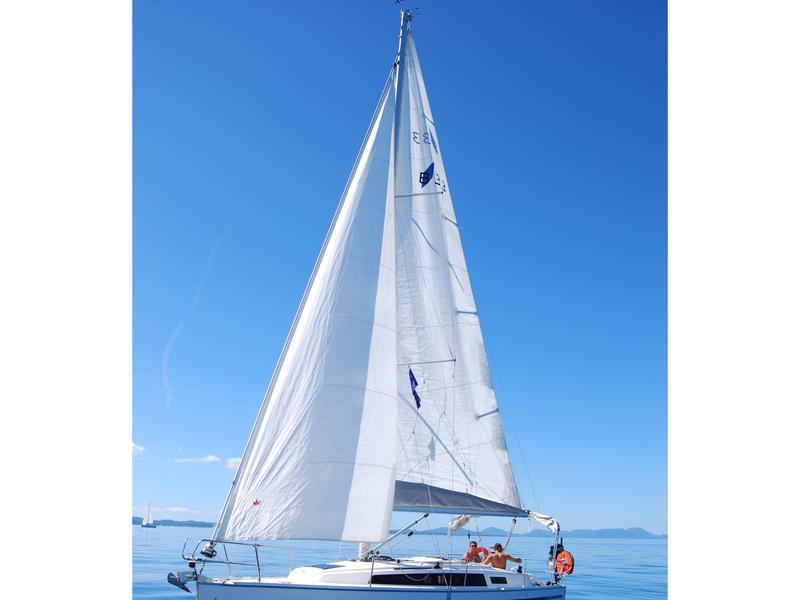 Book yachts online - sailboat - Bavaria Cruiser 33 - Terpsithea - rent