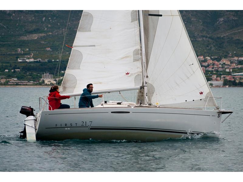 Book yachts online - sailboat - Beneteau First 21.7 - Perla - rent