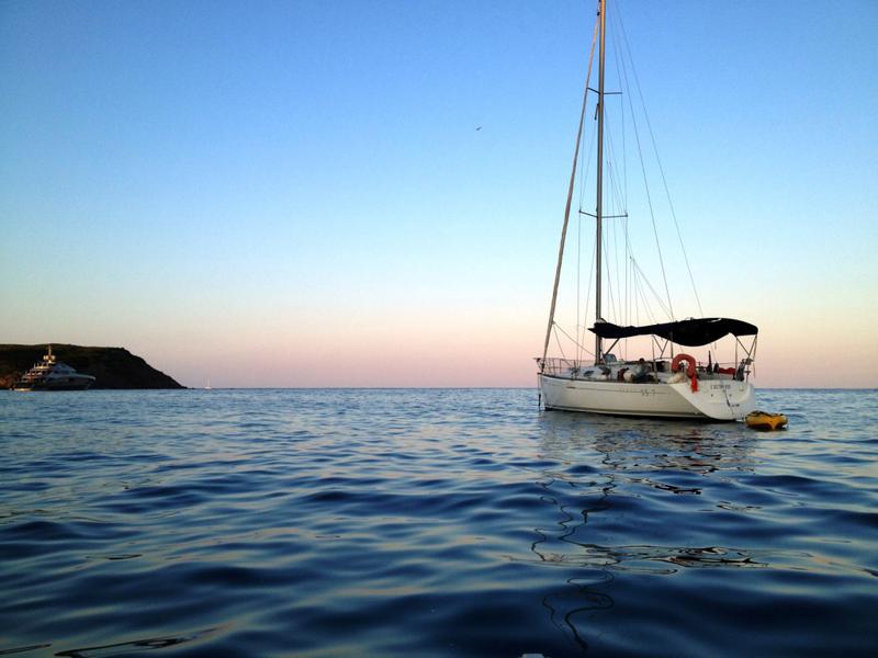 Book yachts online - sailboat - First 33.7 - L`últim ris - rent