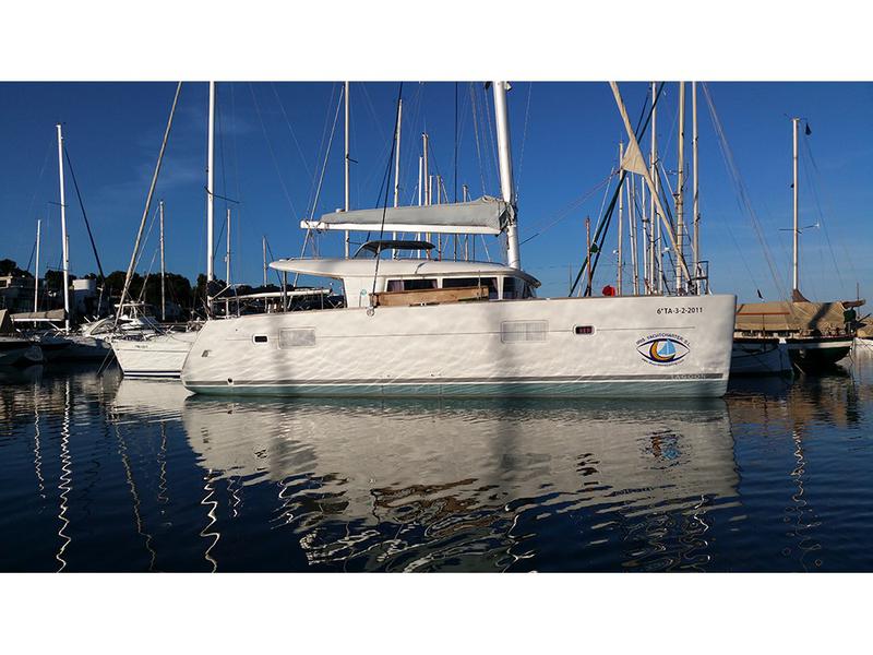 Book yachts online - catamaran - Lagoon 400 - Delfis - rent