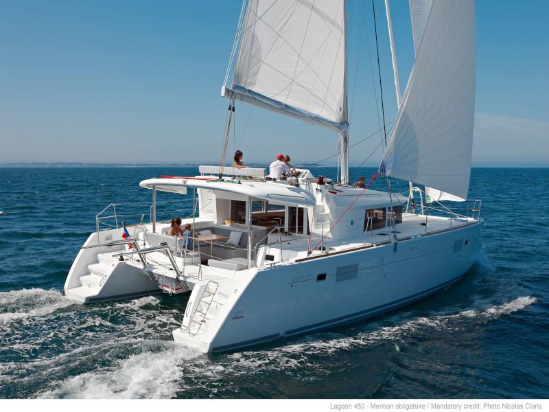 Book yachts online - catamaran - Lagoon 450 F - Philea - rent