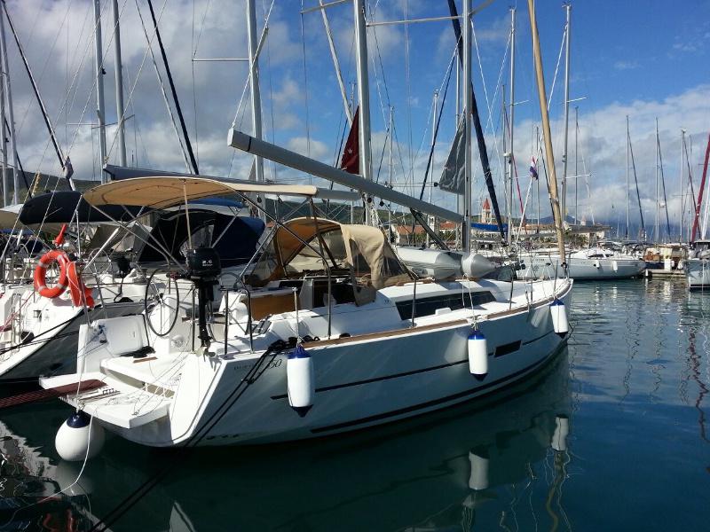 Book yachts online - sailboat - Dufour 350 GL - Sinica - rent