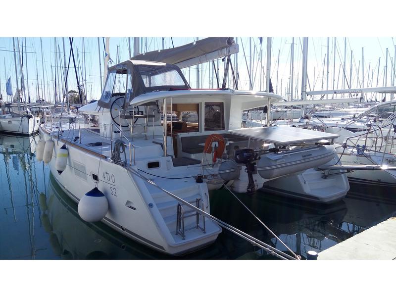 Book yachts online - catamaran - Lagoon 400 S2 - Pasiphae - rent