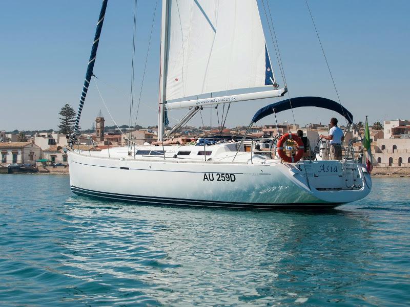 Book yachts online - sailboat - Dufour 455 GL - Asia - rent