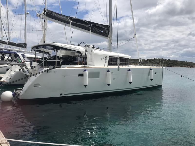 Book yachts online - catamaran - Lagoon 450F - Rigel Kentaurus (A/C, WM, Generator, Inverter) - rent