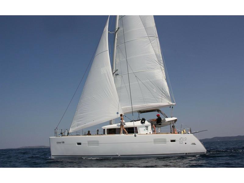 Book yachts online - catamaran - Lagoon 400 S2 - Luna Lu (PMI) - rent