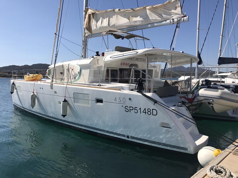 Book yachts online - catamaran - Lagoon 450F - Only Blue (WM, Generator, Inverter, Fans) - rent
