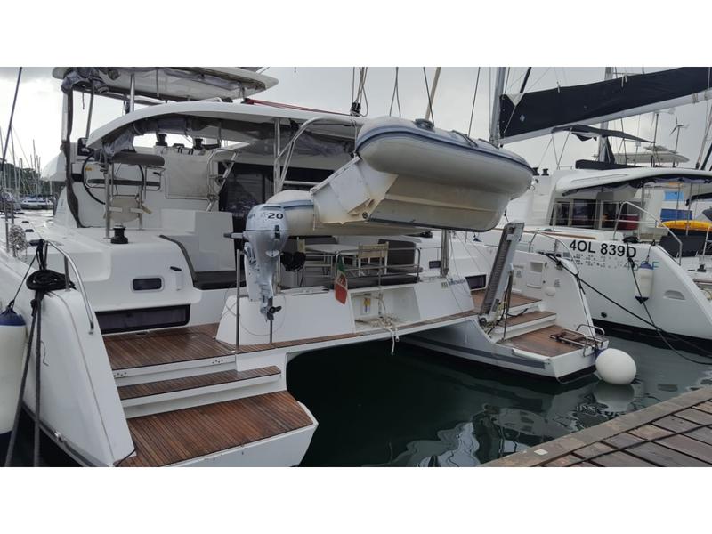 Book yachts online - catamaran - Lagoon 42 - Benetnash II (GND) (A/C, WM, Generator, Inverter) - rent