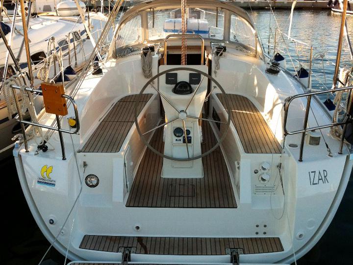 Book yachts online - sailboat - Bavaria Cruiser 32 - Izar - rent