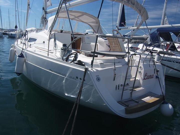 Book yachts online - sailboat - Elan 344 - LUNA  - rent