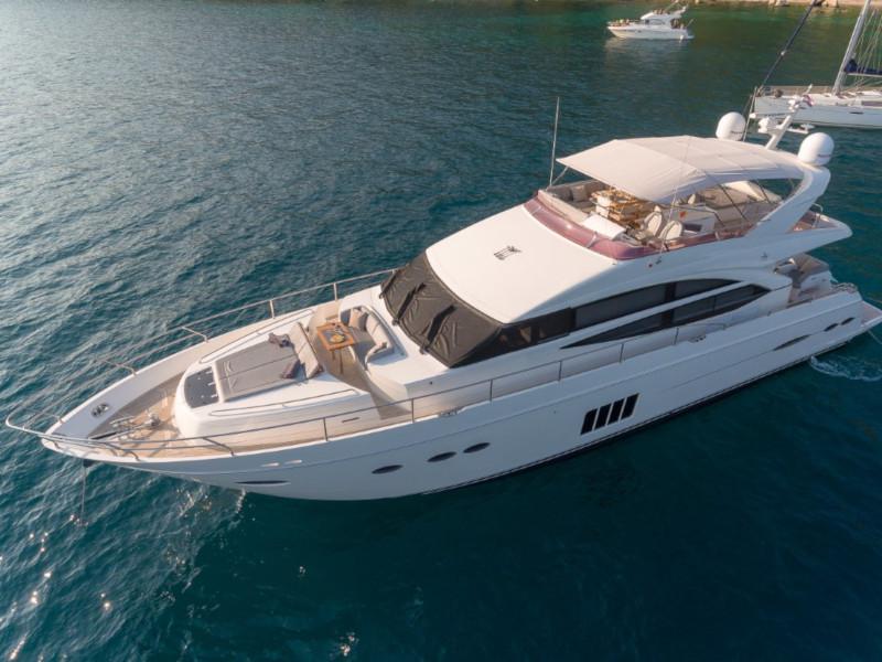 Book yachts online - motorboat - Princess 72 Fly - Champion - rent
