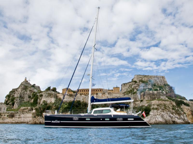 Book yachts online - catamaran - Privilege 585 - Matira - rent