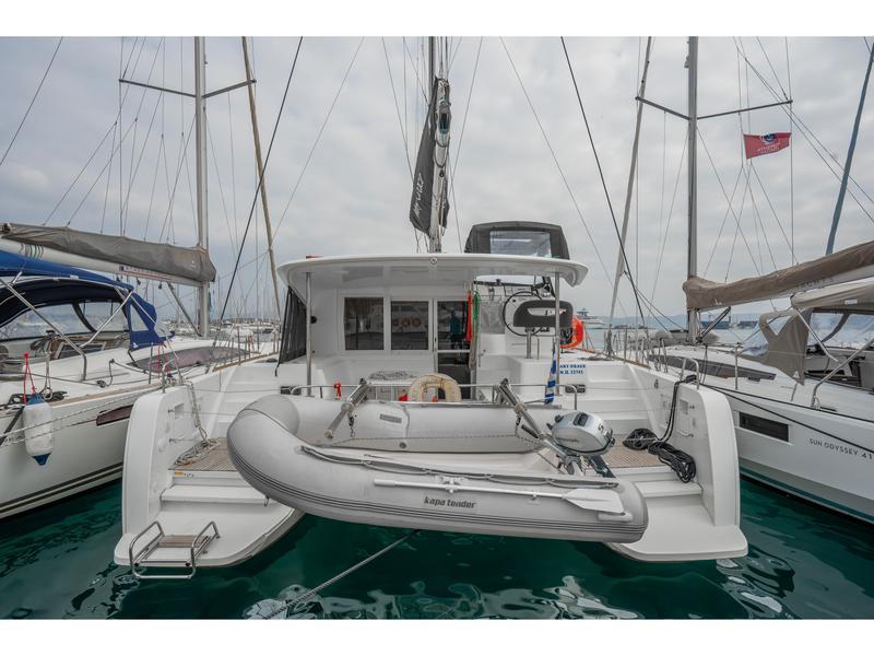 Book yachts online - catamaran - Lagoon 40 - MARY GRACE - rent