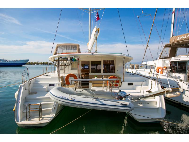 Book yachts online - catamaran - Lagoon 400 S2 12 - VASILIKI - rent