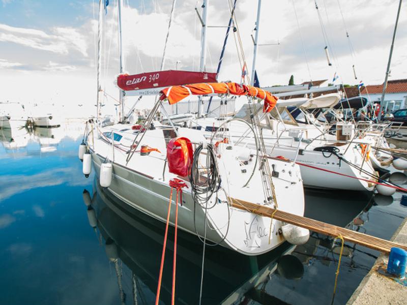 Book yachts online - sailboat - Elan 340 - Echo (Mainsail 2015, Genoa 2013) - rent