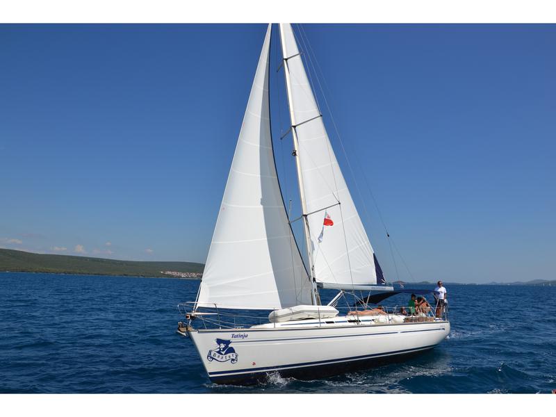 Book yachts online - sailboat - Bavaria 44 - Tatinja (Chartplotter in cockpit) - rent