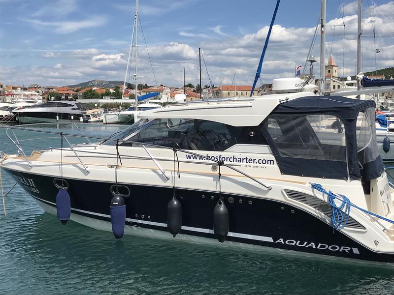 Book yachts online - motorboat - Aquador 28 HT - Matilda - rent