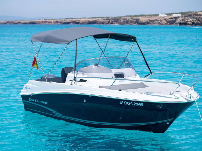 Book yachts online - motorboat - Cap Camarat 5.5 WA S2 - DESCARADA - rent