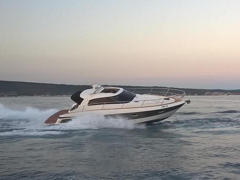 Book yachts online - motorboat - Elan Power 35 - MARTA II - rent