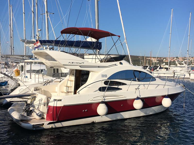 Book yachts online - motorboat - Azimut 39 - MARTA VI - rent