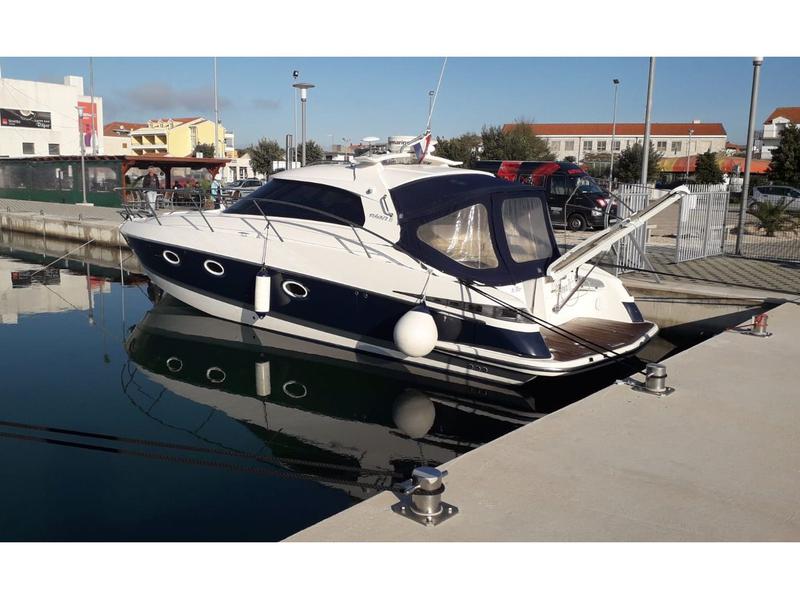 Book yachts online - motorboat - Elan Power 35 - Marta III - rent