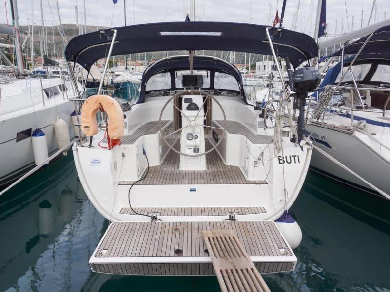 Book yachts online - sailboat - Bavaria Cruiser 33 (4) - Buti - rent