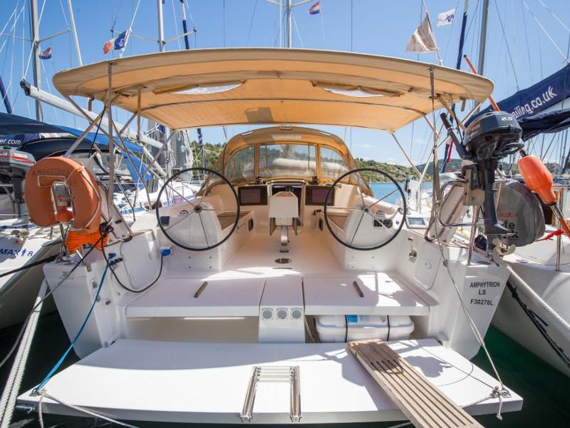 Book yachts online - sailboat - Dufour 382 Grand Large - Amphytrion - rent