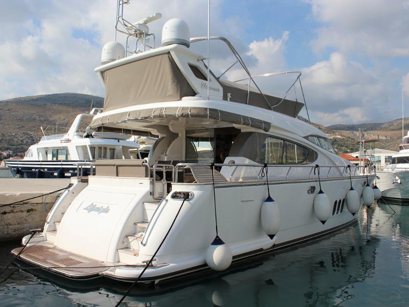 Book yachts online - motorboat - Elegance 60 Fly - Lifestyle 1 - rent
