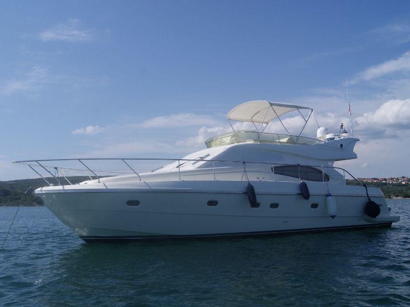 Book yachts online - motorboat - Ferretti 460 - Summertime - rent