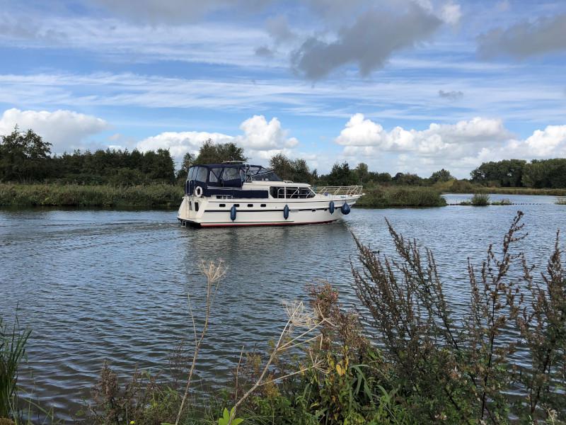 Book yachts online - motorboat - Valk Voyager 1400 - Calypso - rent